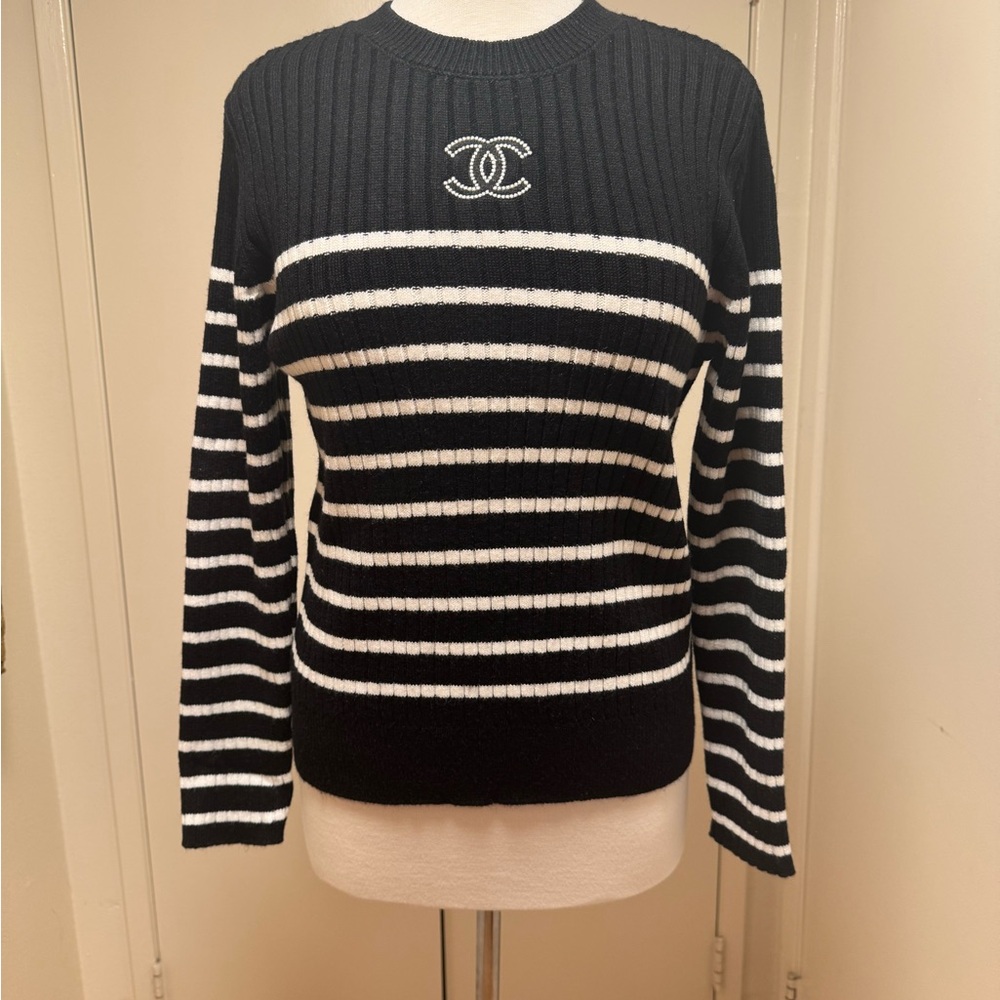 CHANEL Black and White ribbed knit cc logo Sweater size 40 stretch